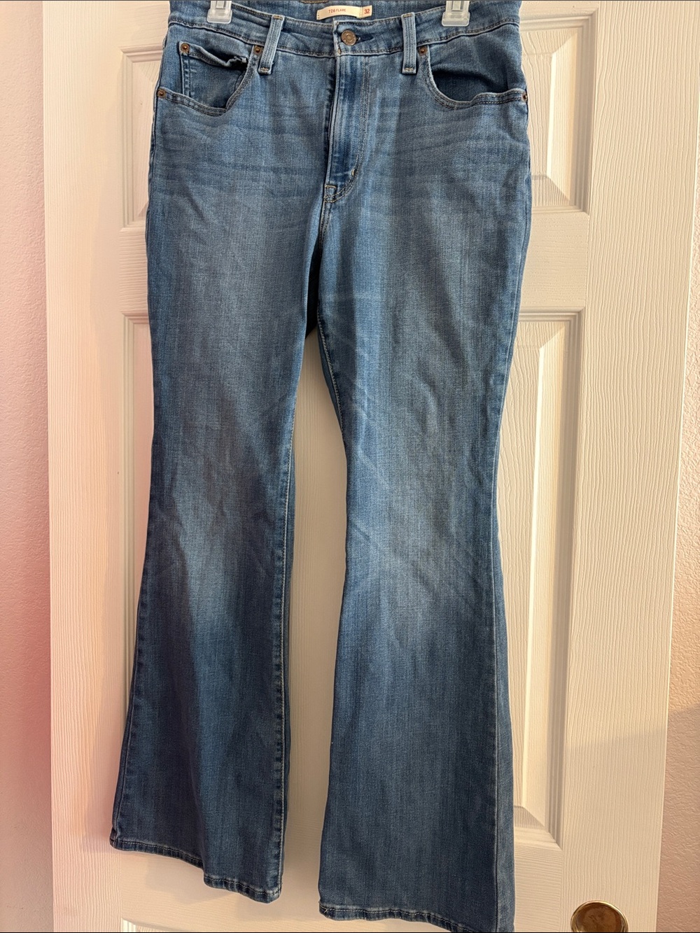 Women Levi jeans